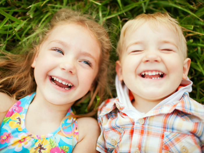 EL MUNDO PASA Y SUS&nbsp;DESEOS